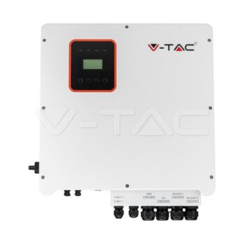 White Invertor Solar 8kWh Hibrid cu un afișaj digital și mai multe porturi de conectare în partea de jos, cu gradul IP65 și o garanție de 3 ani.